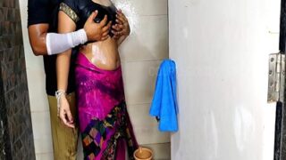 Video Panas Bhabhi Digituin Dewar Di Kamar Mandi