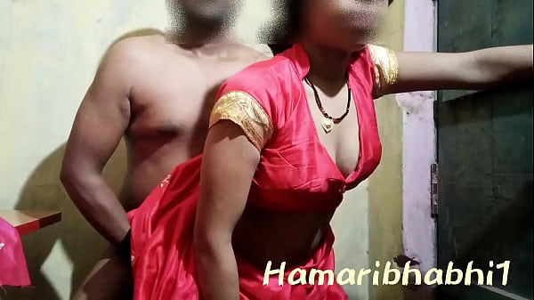 Istri Desa India Digauli Dengan Saree Merah Yang Menggoda
