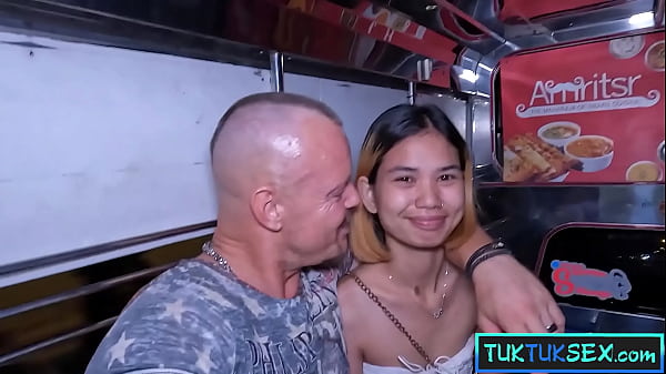 Gadis Thailand Mungil Dijemput Pakai Tuk Tuk Di Pattaya Untuk Main Seks