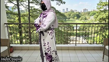 Istri Berhijab Yang Doyan Selingkuh Dan Panas, Akhirnya Kutemui Di Koridor Kampus Yang Sepi