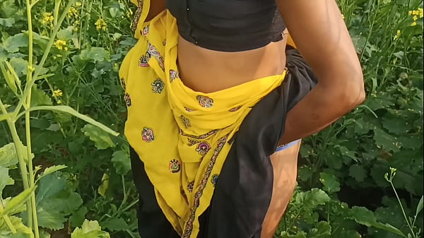 सरसों के खेत में ममता को उसके पति ने मौका देखकर जबरदस्त जोरदार चुदाई दी, बाहर खुले में साफ हिंदी आवाज
