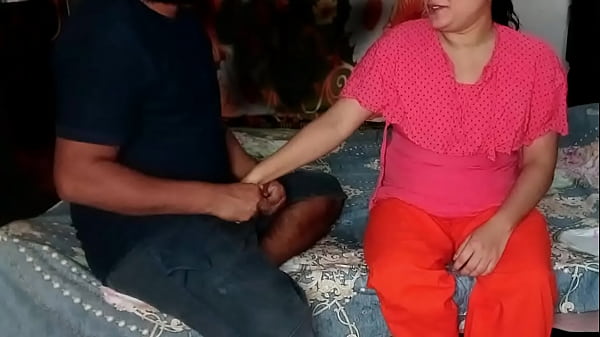 Pembantu India Menggoda Perawan Laki-laki Diam-diam