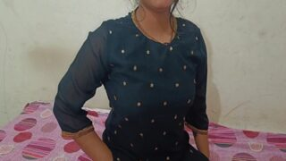 Kakak Tiri Memuaskan Adik Tirinya Dengan Pancaran Sperma Panas Dalam Film Porno Desi