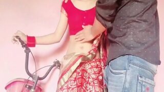 Pria Menggagahi Memek Pelayan India Seksi Yang Gratis