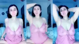 Tante Viona Dengan Payudara Besar Menggoda, Utingnya Terlihat Menggairahkan