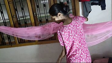 Desi Bhabhi Menggoda Pacar Berpenis Besar Ke Rumah Untuk Bercinta Keras Di Siang Bolong