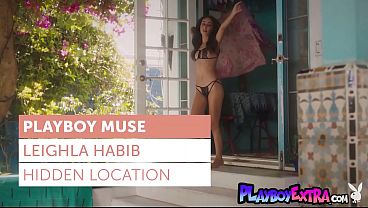 Leighla Habib, Si Cewek Arab Seksi Yang Tersenyum Menggoda, Telanjang Dan Mandi Basah Kuyup