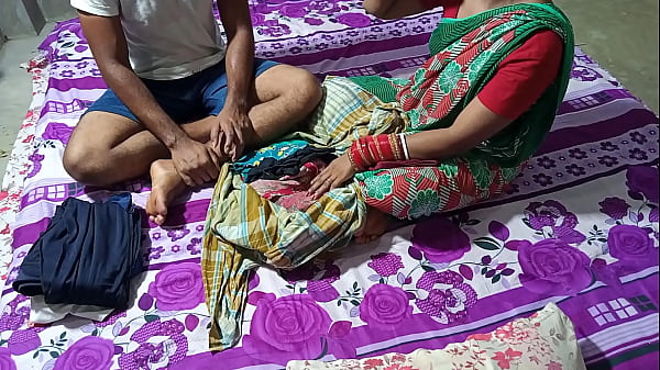 गरीब लड़की को कपड़े बेचते देखकर, पैसे के लालच में उसकी इज्जत लूटी
