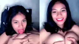 Ayang Lembut Menjilati Payudara Sambil Meremas Dan Mengeluarkan Desahan Menggoda
