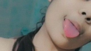 Gadis India Seksi Memamerkan Puting Lembutnya Yang Menggoda