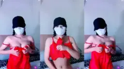 Molly Ngangkang Menggoda Pascol Dengan Gaya Yang Menggairahkan
