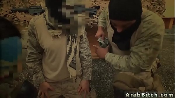 Kantoran Arab Dan Gadis Lokal Berpantat Besar Di Ranjang
