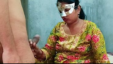 Video Panas Desi Bhabhi Ngentot Doggy Style, Suara Erotisnya Bikin Greget!