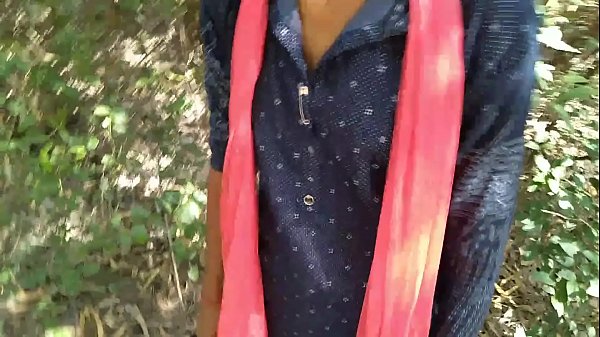 Desi Panas Di Luar Ruangan, Pacar Ngentot Gaya Doggy Keras Dengan Kekasih