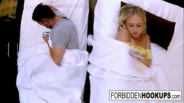 Gadis Seksi Berhubungan Intim Dengan Saudara Tiri Yang Terlarang!