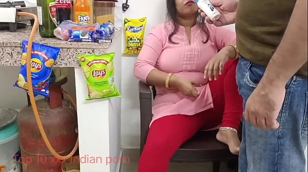 Penjaga Toko Mumbai Rayu Wanita Miskin Untuk Pinjam Film Panas Dengan Audio Hindi