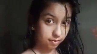 Gadis India Seksi Berpose Telanjang Dengan Pose Menggoda