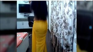 Gadis India Seksi Telanjang Bugil Goyang Menggoda Di Depan Webcam
