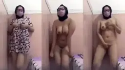 Montok Berhijab Telanjang Menggoda