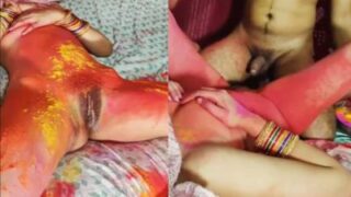 Suami Nikmati Holi Dengan Istri Telanjang Bulat Dalam Video Mesum Desi