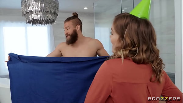 Goyang Ganas Cewek Lesbi Seksi Di Kamarku / Download Lengkap Di Brazzers