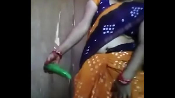 Tante Desi Main Petasan Dengan Mentimun