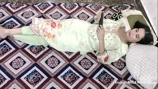 Adik Tiri India Nonton Film Porno Di Hp, Dihardcore Ganas Oleh Kakak Tirinya – Suara Hindi