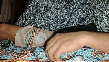 Malam Ini, Ibu Tiri Kasih Nikmat Gila, Jari Kotor Masuk Ke Liang Basah Sampai Muncrat.