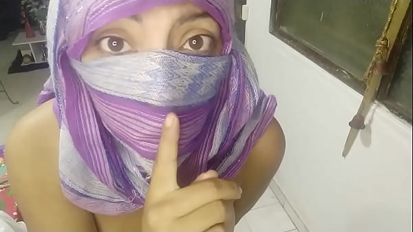 Milf Berjilbab Arab Muslim Menggairahkan Mengocok Memek Basah Sembur Cairan Panas Di Webcam Live