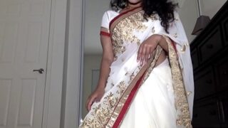 Hot Cewek Chennai Buka-bukaan Di Depan Kamera, Mainin Tubuh Basah Kena Sex Tamil.