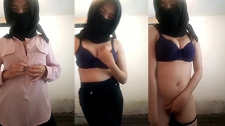 Jilbab Terlepas Pas Lagi Sendiri Di Rumah Kosong, Nikmatin Sensasi Panas Yang Bikin Merem Melek.