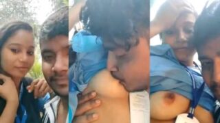 Ngocok Susu Cewek Kampus Di Luar, Bikin Makin Tegang