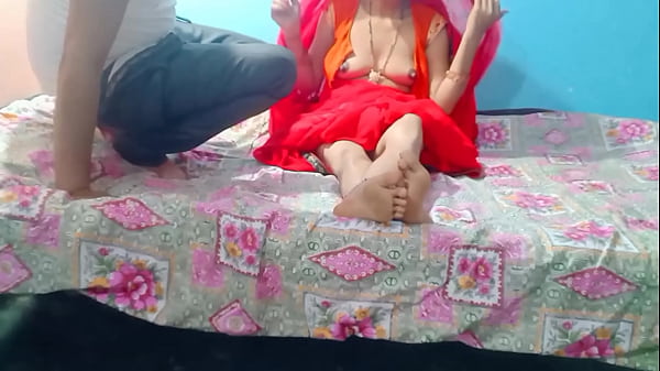 Bhayi, Ghar Mein Koi Nahi Tha Toh Bhabhi Ne Devar Se Masti Mein Petticoat Utha Diya.