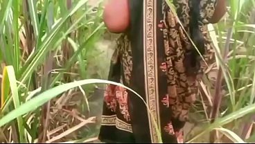Ibu Tiri Dan Anak Tiri Ngentot Di Luar Rumah Di Kampung
