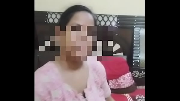 Desi Bhai Ki Pyasi Bhabhi, Garmi Mein Taras Rahi Hai