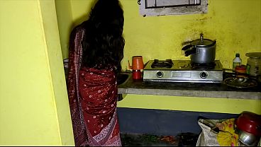 Devar Dapur Se Nikalta Nahi, Bhabhi Ki Chut Ka Maza Le Raha Tha.