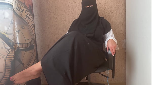 Joi Panas Dari Tante Arab Berhijab, Bikin Ngaceng Abis.