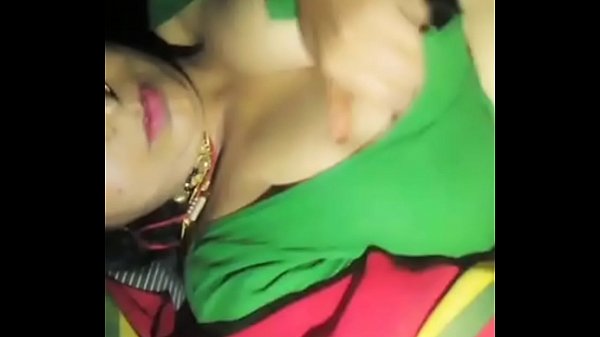 Desi Tante Pamer Susu Gede Bikin Ngiler