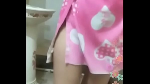 Desi Mandi Basah-basahan Bikin Makin Pengen