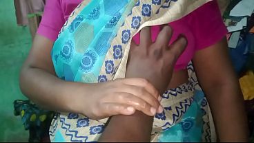 Ibu Rumah Tangga India Priyanka Mainin Sendiri Di Rumah, Bikin Panas Minta Digebukin.