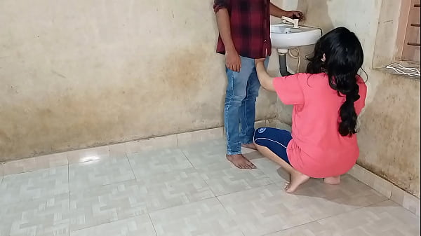Bhabhi Ne Jawaan Plumber Se Apni Choot Ki Pyaas Bujhai, Jab Tak Pant Gila Na Hua, Xxx Desi Sexy Video.