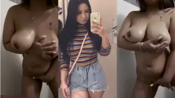 Cewek Toge Montok Lagi Sange Colmek Sampe Becek, Xixi Basah Kuyup.