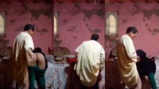Desi Pakistan: Monyet Tua Ngentot Anak Tirinya