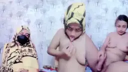 Jilbab Kuning Bikin Resah, Pamer Bugil Bikin Panas.
