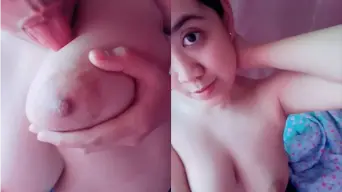Nadia Nazami Goyang Ebot Sampe Toketnya Mantul, Bikin Pengen Colok.