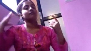 Nonton Video Hindixxx, Desahan Panas, Dan Pancutan Puas.