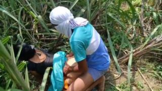 Nyonya Digocok Kuli Di Kebon India, Nafsu Liar Di Luar Rumah.