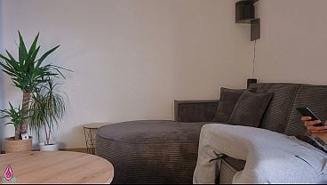 Ibu Tiri Lihat Kontol Anak Tiri Keras Pas Lagi Bersihin, Langsung Bantu Dia Crot Di Pantat Gede Bundar.