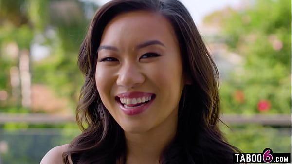 Ngebut Bareng Kimmy Kimm, Cewek Mungil Asia Yang Doyan Dijitak Pantatnya.