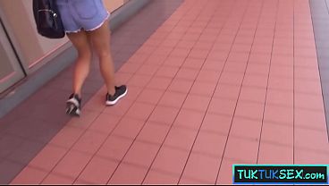 Cewek Amatir Thailand Digarap Di Tuk Tuk Terus Dibawa Ke Hotel Doi